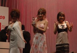 Kirara Asuka greets her fans