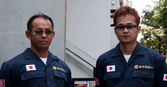 Right-wing groups and others paying respects to Japan's war dead as seen at Yasukuni Shrine on August 15 Right-wing groups and others paying respects to Japan's war dead as seen at Yasukuni Shrine on August 15