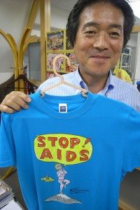 Paradise TV president Tsuyoshi Shiba with the 2009 promo t-shirt