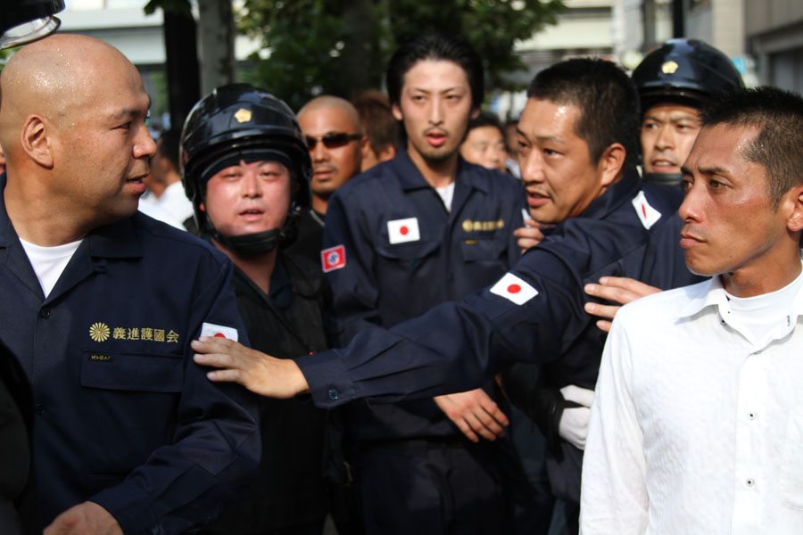 Right-wing groups protest anti-Yasukuni Shrine march in Tokyo Right-wing groups protest anti-Yasukuni Shrine march in Tokyo