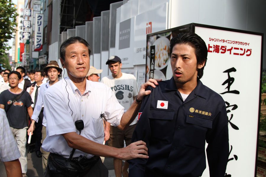 Right-wing groups protest anti-Yasukuni Shrine march in Tokyo Right-wing groups protest anti-Yasukuni Shrine march in Tokyo