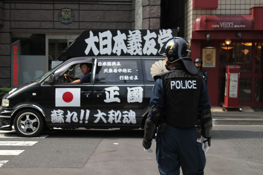 Right-wing groups protest anti-Yasukuni Shrine march in Tokyo Right-wing groups protest anti-Yasukuni Shrine march in Tokyo