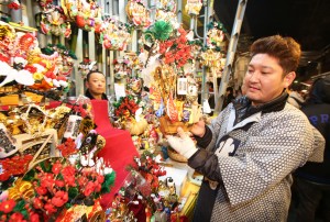 A kumade vendor