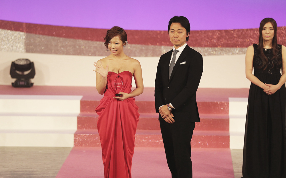 Mana Sakura wins the Flash media prize