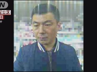 Tokyo police are searching for a man who swindled an elderly woman out of 500,000 yen earlier this year
