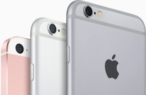 Thieves rammed a store in Wakayama City with a car and stole 100 iPhone handsets