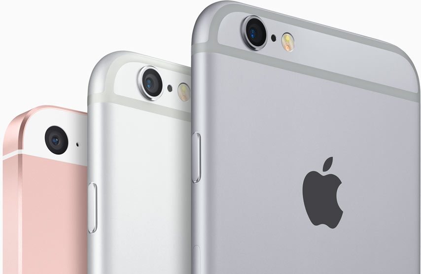 Thieves rammed a store in Wakayama City with a car and stole 100 iPhone handsets
