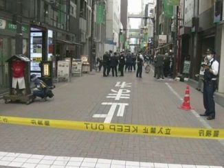 Tokyo police are searching for two persons suspected in theft of a bag containing 72 million yen