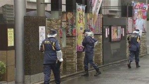 A man in a ski mask robbed a love hotel in Kabukicho on Monday