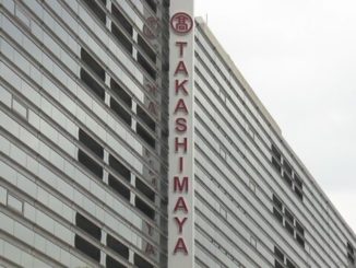 Department store chain Takashimaya issued a warning after a customer found a glass shard inside a shumai dumpling at its Yokohama branch