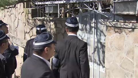 Police raided the HQ of the Yamaguchi-gumi on Tuesday