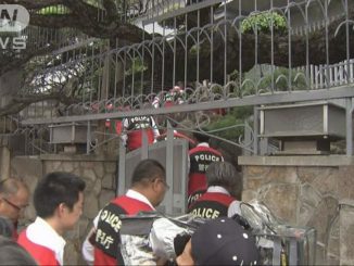Tokyo police raided the headquarters of the Yamaguchi-gumi in Kobe on Tuesday as a part of an extortion probe