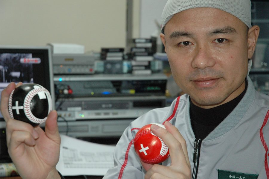 Kazushi Tezuka demonstrates the gyro spin