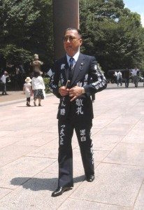 Comedian Minoru Torihada pays his respects at Yasukuni Shrine on Saturday, August 15 in Kudanshita, Tokyo
