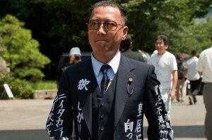 Comedian Minoru Torihada pays his respects at Yasukuni Shrine on Saturday, August 15 in Kudanshita, Tokyo