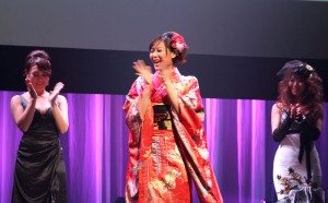 Natsumi Horiguchi (center)