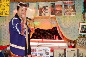 On Friday, the traveling "snake lady" (right) was at the tori no ichi festival at Hanazono Shrine in Tokyo's Shinjuku Ward for the final time this year.
