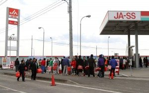 Line for fuel at JA station in Wakabayashi Ward Line for fuel at JA station in Wakabayashi Ward