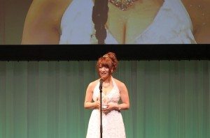 Shiori Kamisaki takes Best Film prize at the Sky PerfecTV! Adult Broadcasting Awards 2012 that took place on February 14 at a hotel ballroom in Tokyo's Shinagawa district.
