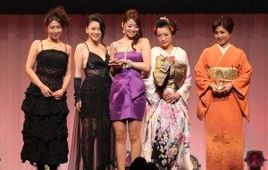 Maki Hojo (center) and the Best Mature Actress nominees pose at the Sky PerfecTV! Adult Broadcasting Awards 2012 that took place on February 14 at a hotel ballroom in Tokyo's Shinagawa district.