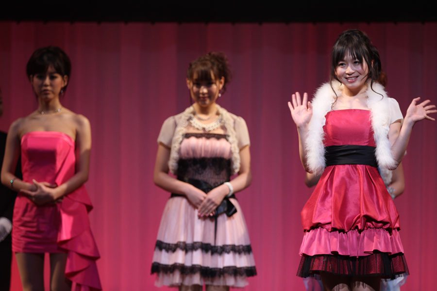 Nozomi Hazuki collects the Yukan Fuji media award at the Sky PerfecTV! Adult Broadcasting Awards 2012 that took place on February 14 at a hotel ballroom in Tokyo's Shinagawa district.