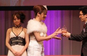 Haruki Sato receives her award