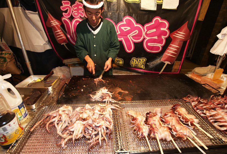 A grilled squid vendor
