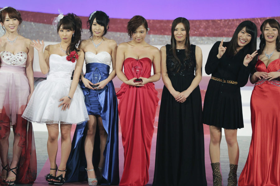 Mana Sakura (center) and the other Best Actress nominees