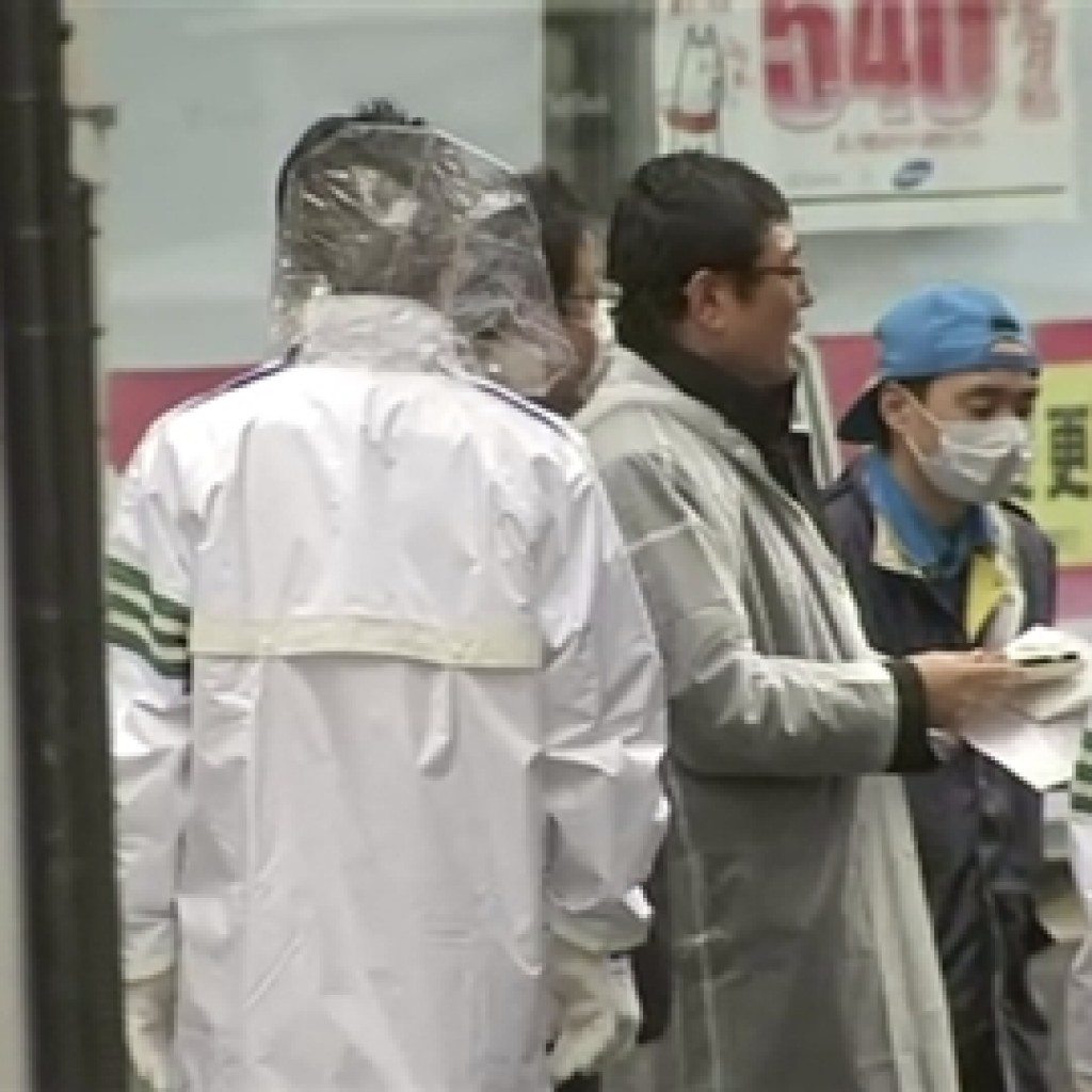An Inagawa-kai member allegedly shot a Yamaguchi-gumi boss in the abdomen near JR Fujisawa Station