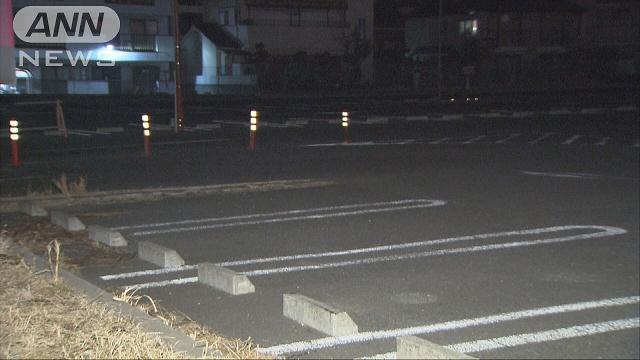 An elderly male driver hit his wife after mistaking the accelerator for the brake in a parking lot in Matsudo City (TV Asahi)