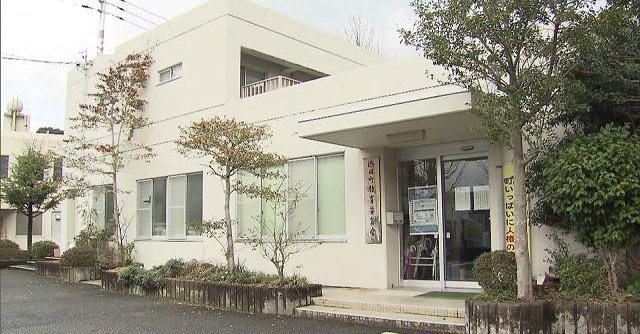 A middle school teacher in Soeda City knocked out three male students by grabbing them by their shirts as punishment for harassing a female student