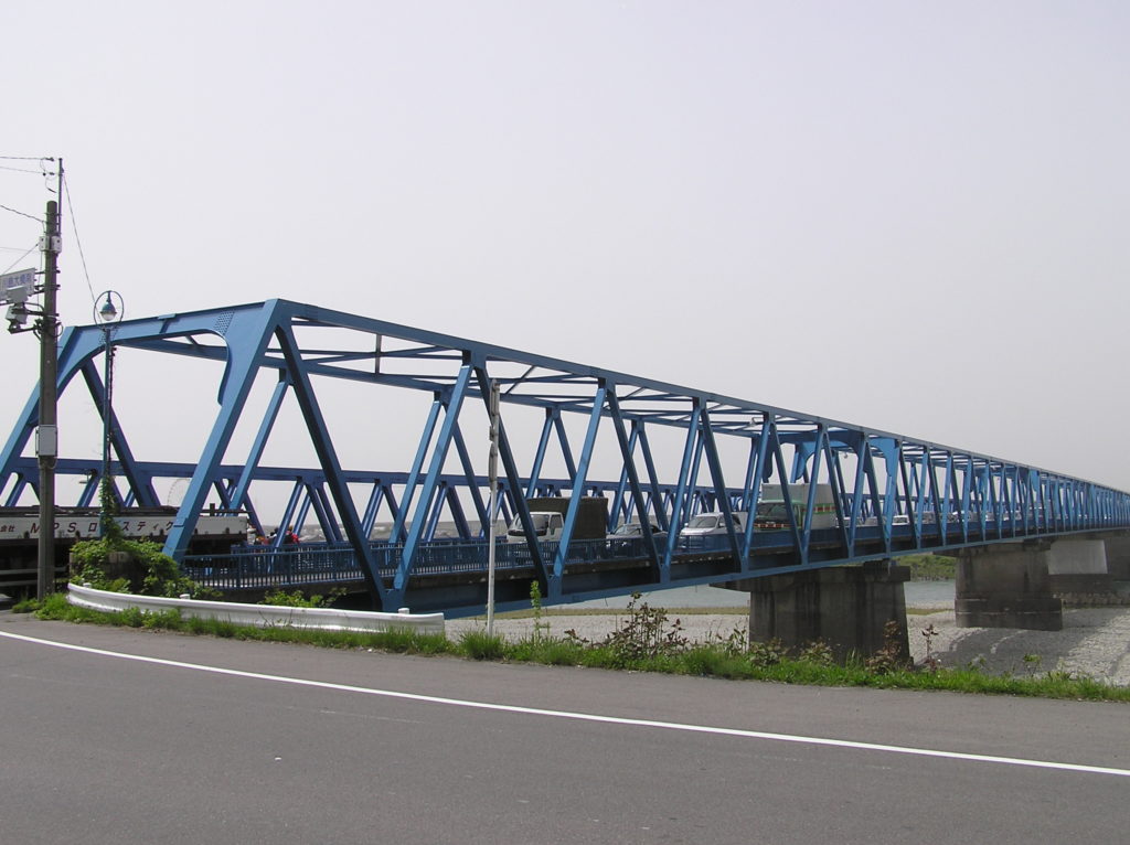The corpse of a man was found about 1 kilometer upstream from the Kawasahima Bridge on September 22