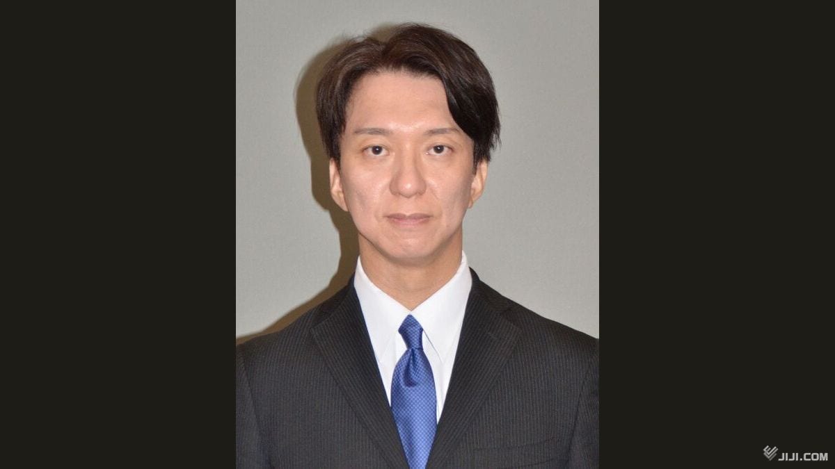 Lower house member Masaki Hiraiwa suspended after concealing marriage to date woman Lower house member Masaki Hiraiwa suspended after concealing marriage to date woman