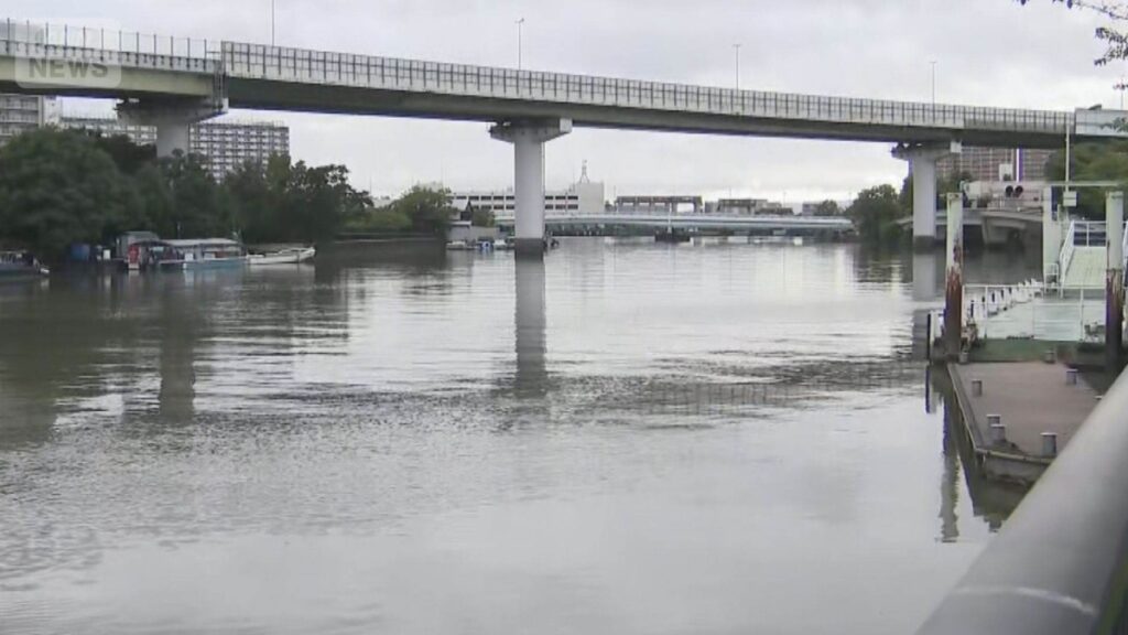 Teen who escaped police by swimming across Osaka river picked up in Saitama