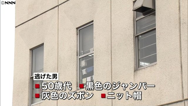 Police are hunting for a man who bear-hugged girls in elementary and high school from behind (Nippon News Network)