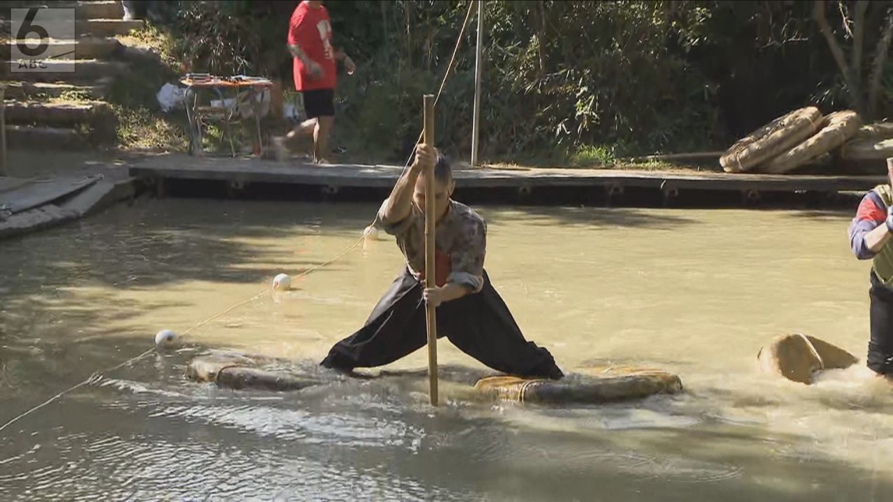 Video: 'Ninjas' plunge into pond in battle for national title in Shiga