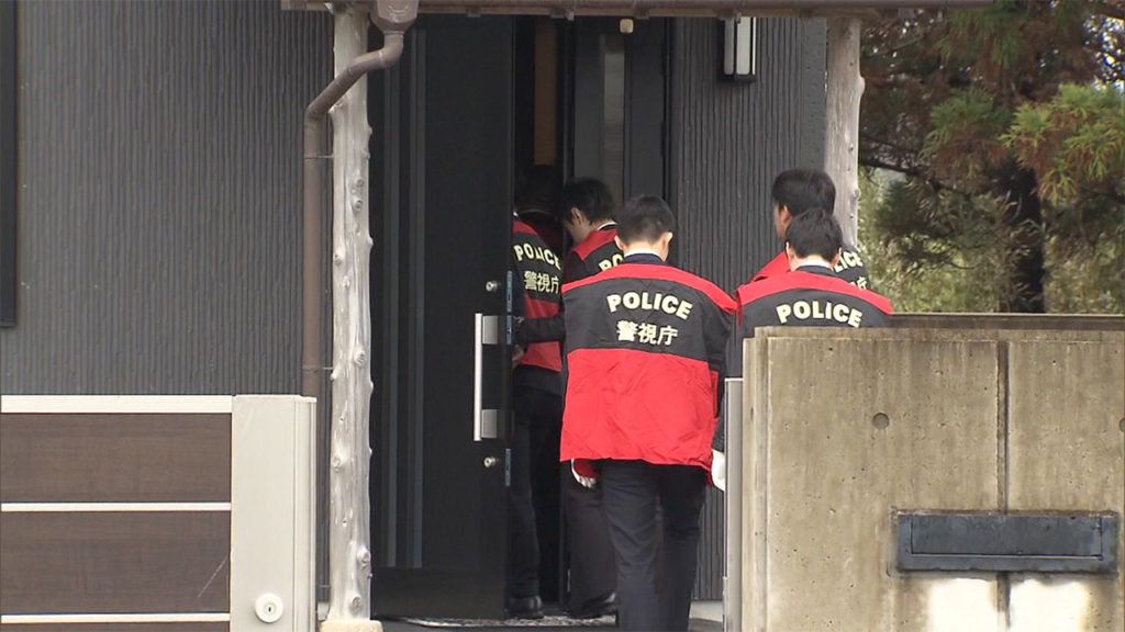 Police searched the office of the Aota-kai, a second-tier gang of the Sumiyoshi-kai, in Sanmu City, Chiba Prefecture on Wednesday