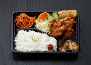 A British national threw a bento container into a mailbox in Kamakura City on Monday
