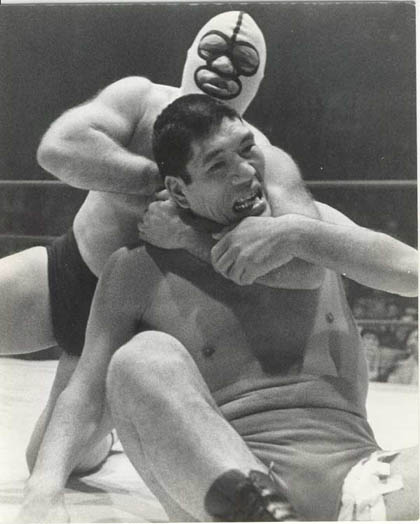 The Destroyer gets acquainted with Giant Baba