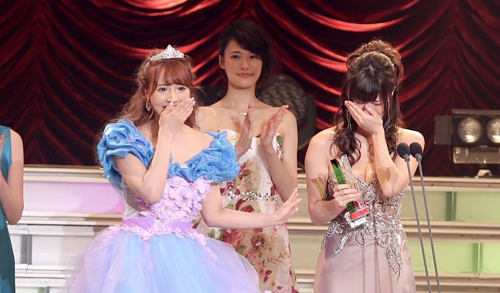 Yua Mikami (left) crowns Shoko Takahashi as Best New Actress at the DMM Adult Awards on Sunday