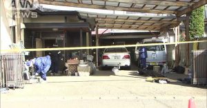 A man with a golf club foiled a robbery by three knife-wielding men in the town of Kagamiishi