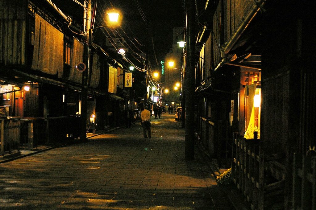 Police arrested a Yamaguchi-gumi member for extorting a 'delivery health' parlor in Gion ((Photo of Dotonbori via titanium22 on Flickr)