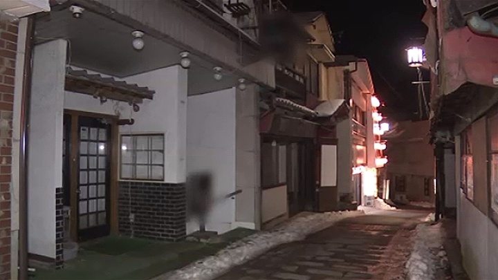 The manager of a sex parlor located in the Ikaho Hot Springs tourist area of Shibukawa City is among three suspects accused of employing Cambodian women without proper visas (TBS News)