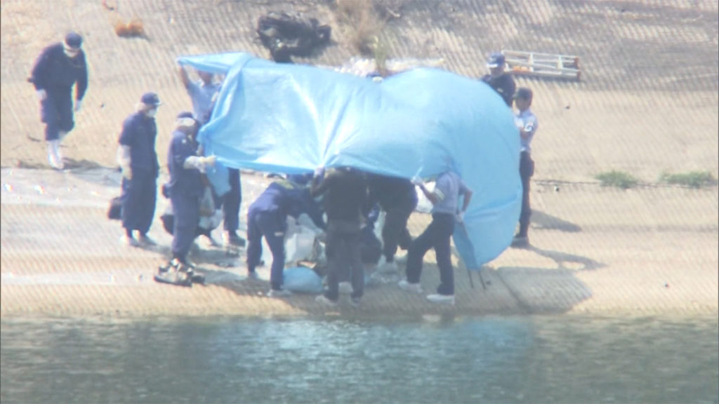 A woman’s corpse was found in a plastic case at Gongen Dam in Kakogawa City on Saturday