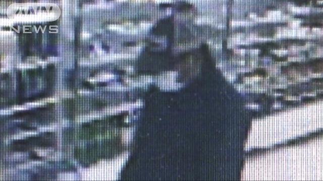 A man wielding a knife robbed a convenience in Kamisu City on Tuesday