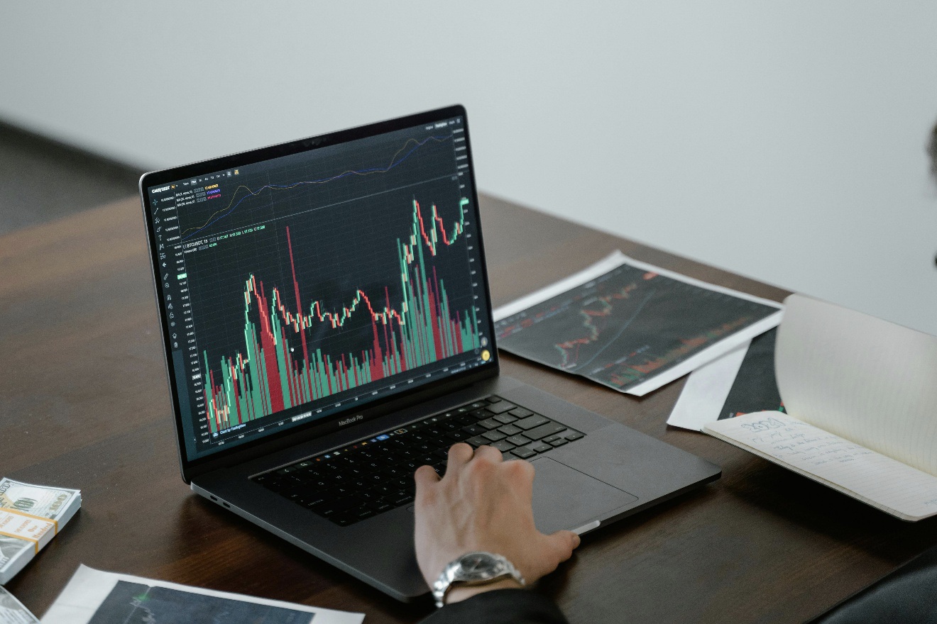 US Stock Futures Rise on Iran Peace Proposal Report as S&P Proposes MegaCap Rule Changes