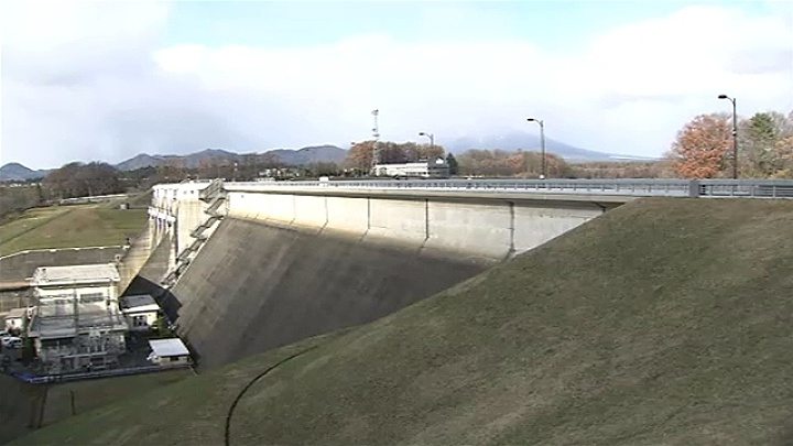 One school girl died and another was seriously injured in a plunge from the Shijushida Dam in Morioka City