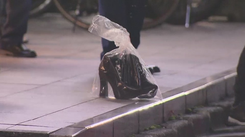 A woman left behind her shoes before leaping to her death from a building in the Kabukicho red-light district of Shinjuku Ward earlier this month
