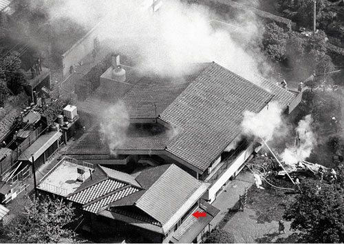 The residence of Yoshio Kodama after the attack with a red arrow showing where he was when the plane struck