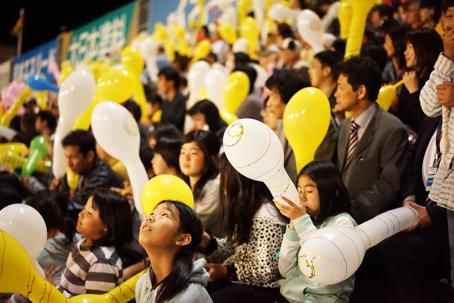 Anticipation in the stands